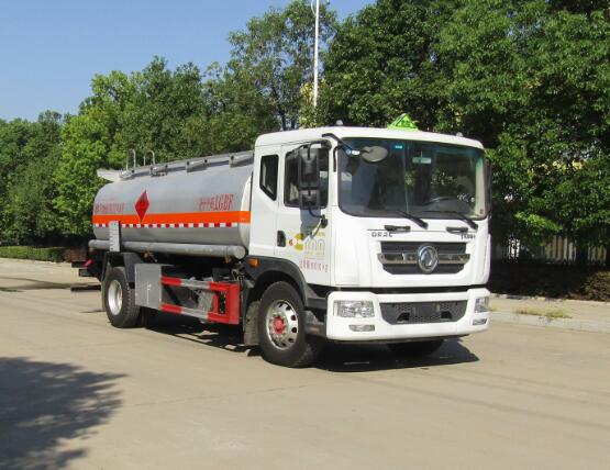 中汽力威牌HLW5180GYYEQ6運(yùn)油車公告圖片