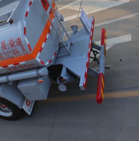 中汽力威牌HLW5180GYYEQ6運(yùn)油車公告圖片