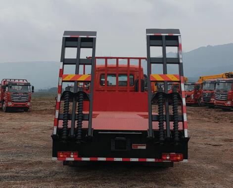 大運(yùn)牌DYQ5183TPBD6AB平板運(yùn)輸車公告圖片