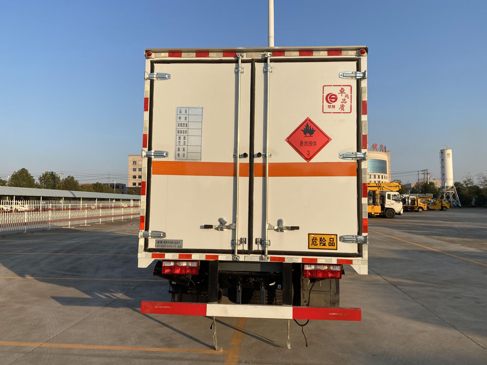 楚勝牌CSC5125XRY6易燃液體廂式運(yùn)輸車(chē)公告圖片