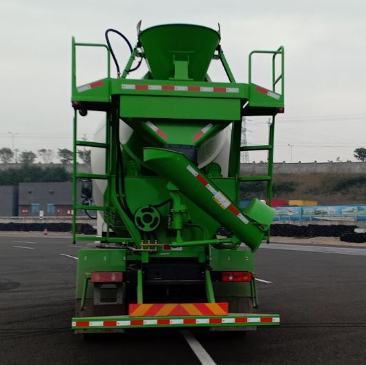 大運(yùn)牌DYZ5246GJBD6CB混凝土攪拌運(yùn)輸車公告圖片