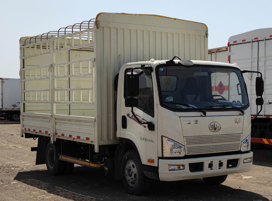 解放牌CA5040CCYP40K61L2E6A85倉(cāng)柵式運(yùn)輸車公告圖片