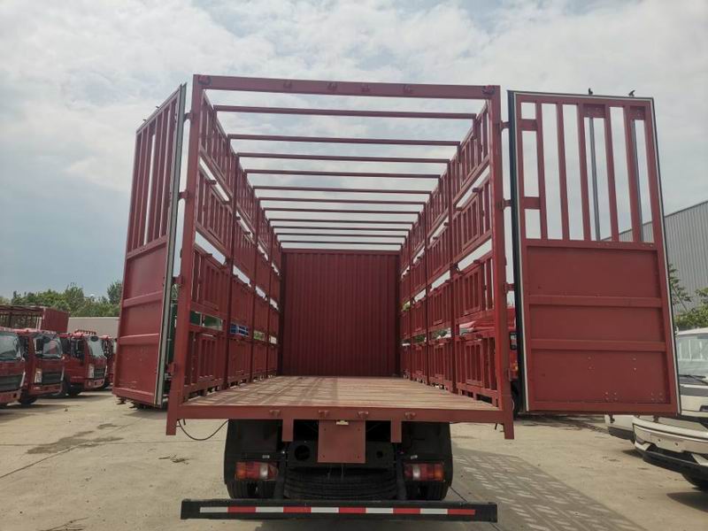 豪沃牌ZZ5177CCQK561DF1B畜禽運(yùn)輸車(chē)公告圖片