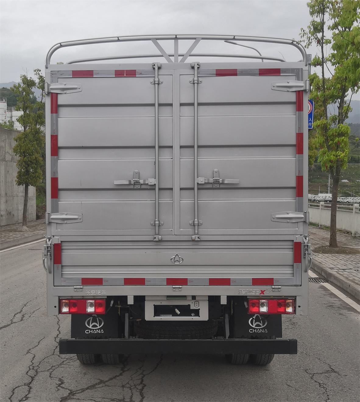 長安牌CKS5040CCYFRD62倉柵式運輸車公告圖片