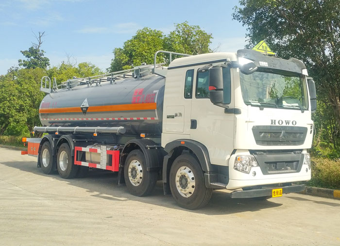 東駒牌LDW5320GFWZ6腐蝕性物品罐式運(yùn)輸車公告圖片