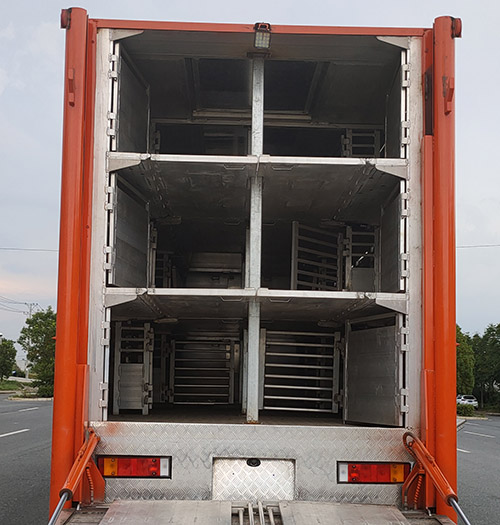 榮駿達(dá)牌HHX5180XCQD6雛禽運(yùn)輸車公告圖片