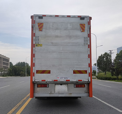 榮駿達(dá)牌HHX5180XCQD6雛禽運(yùn)輸車公告圖片
