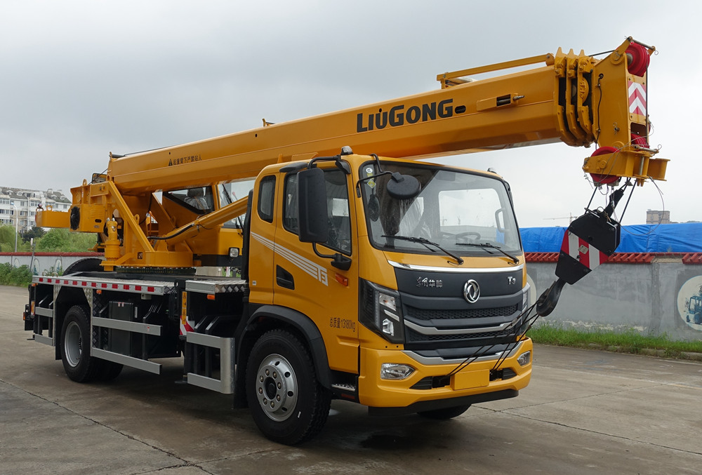 柳工牌CLG5132JQZ8汽車起重機(jī)公告圖片