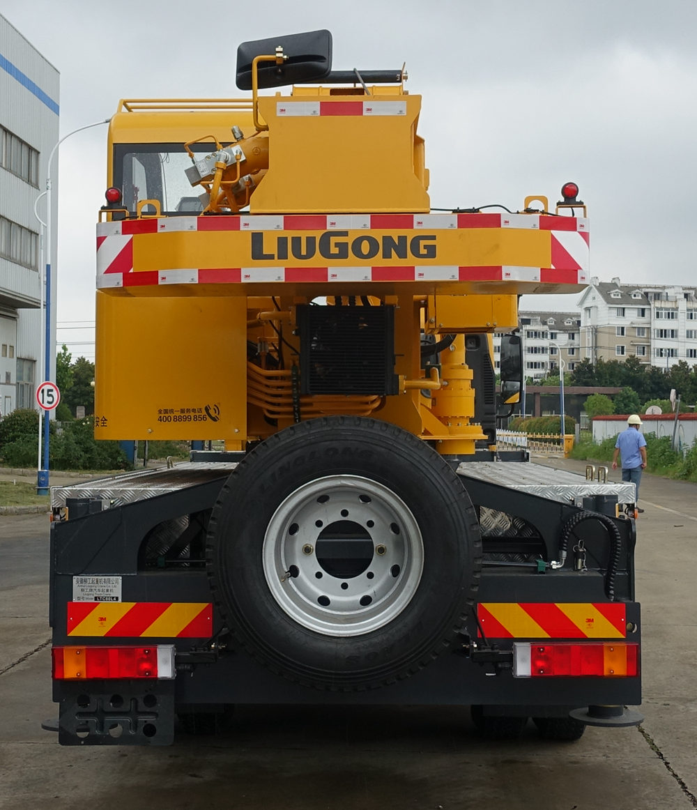 柳工牌CLG5132JQZ8汽車起重機(jī)公告圖片