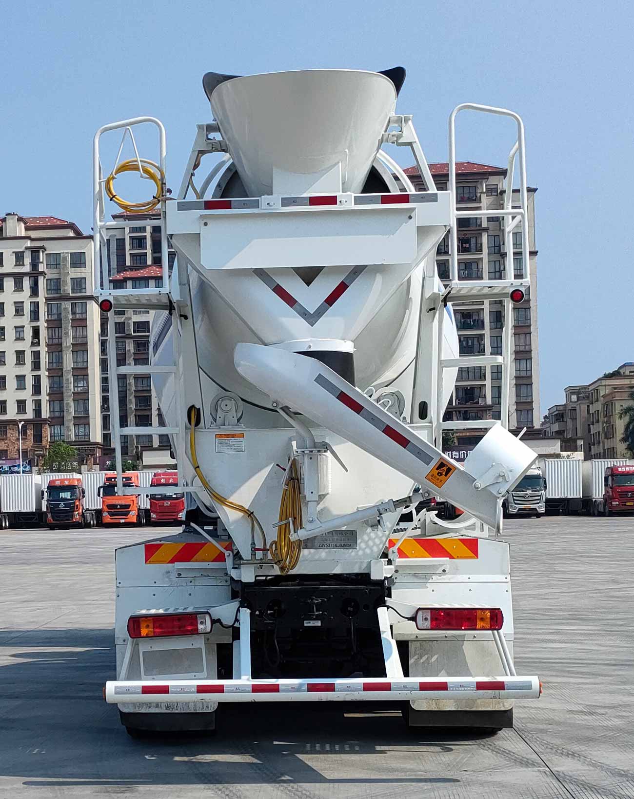 中集牌ZJV5313GJBJMCA混凝土搅拌运输车公告图片