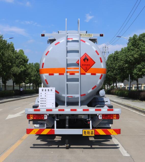中汽力威牌HLW5320GRYZ6易燃液体罐式运输车公告图片