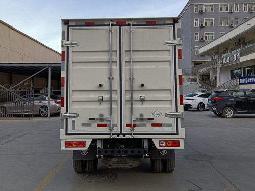 福田牌BJ5032XXY4JC6-11廂式運(yùn)輸車(chē)公告圖片