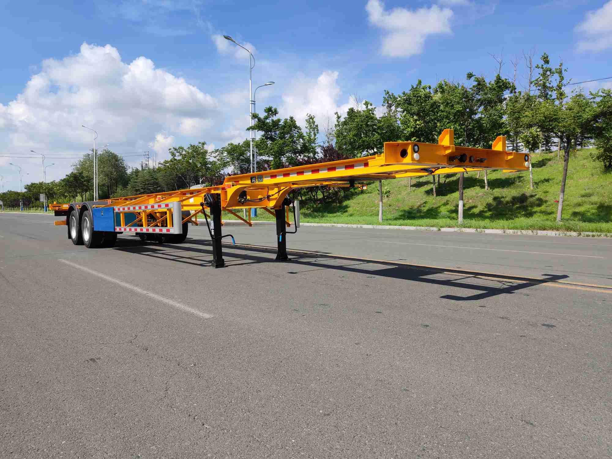 吉运牌14米30.9吨2轴集装箱运输半挂车(MCW9340TJZD)