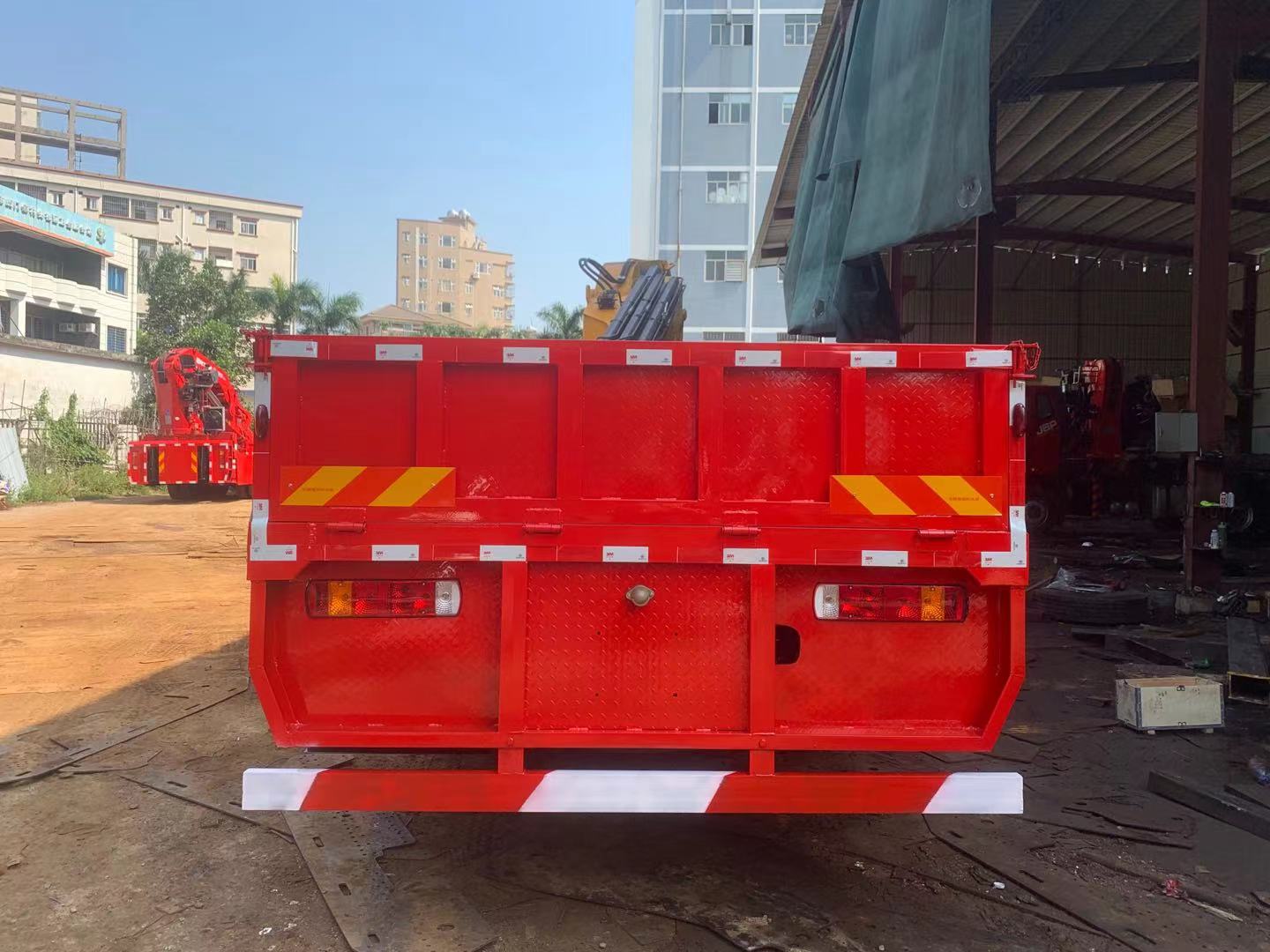 豪沃牌ZZ5187JSQK501GF1隨車起重運輸車公告圖片