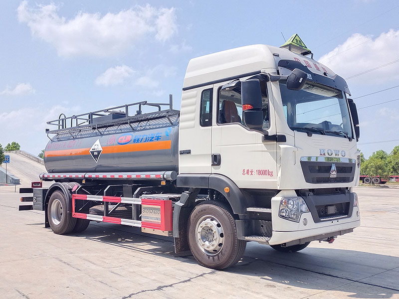 程力牌CL5181GFWZ6腐蝕性物品罐式運輸車公告圖片