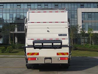福龍馬牌FLM5250ZYSDF6壓縮式垃圾車公告圖片