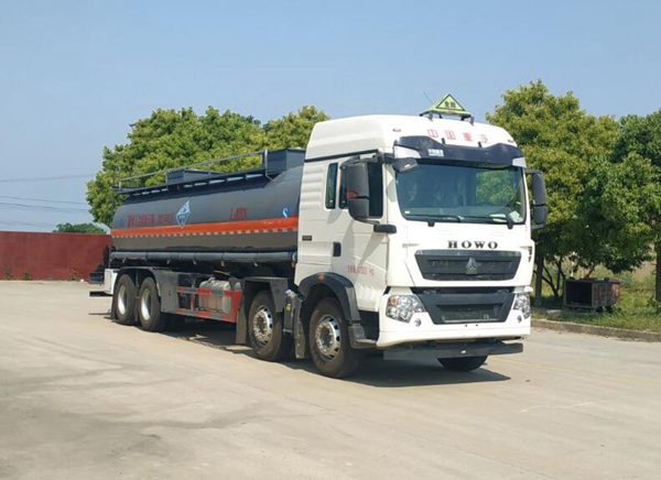 中汽力威牌HLW5320GFWZ6腐蝕性物品罐式運(yùn)輸車(chē)公告圖片