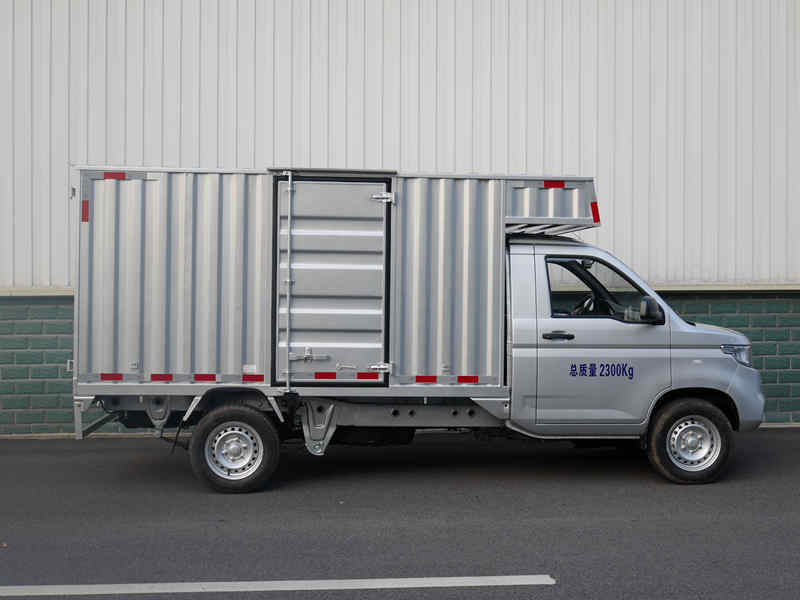 五菱牌LZW5028XXYPWG廂式運(yùn)輸車公告圖片