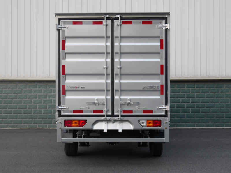 五菱牌LZW5028XXYPWG廂式運(yùn)輸車公告圖片