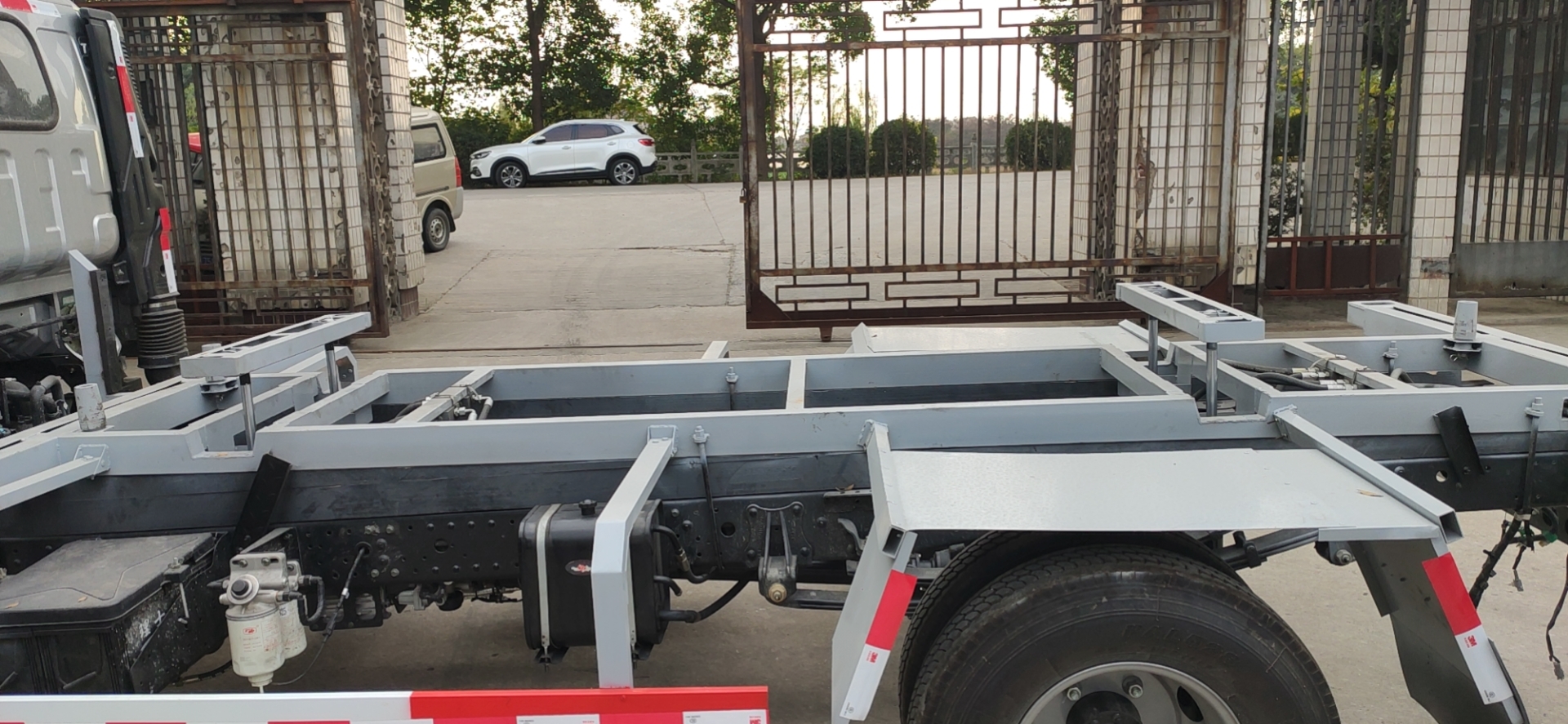 宏運牌HYD5040ZKXFT1車廂可卸式汽車公告圖片