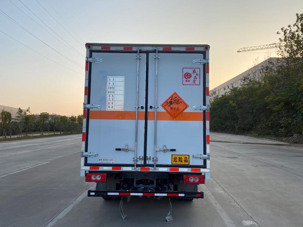 楚勝牌CSC5048XQYB6爆破器材運輸車公告圖片