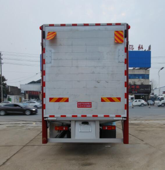 聚塵王牌HNY5180XCQD6雛禽運輸車公告圖片
