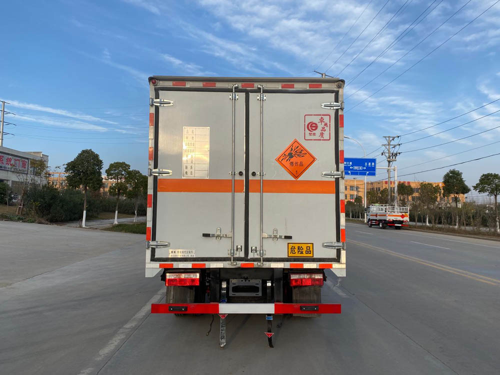 楚勝牌CSC5075XQY6爆破器材運輸車公告圖片