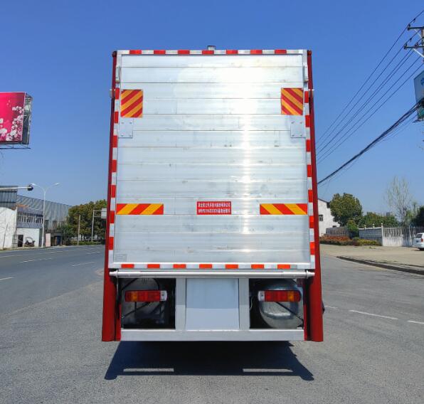 聚塵王牌HNY5316CCQC6畜禽運(yùn)輸車公告圖片