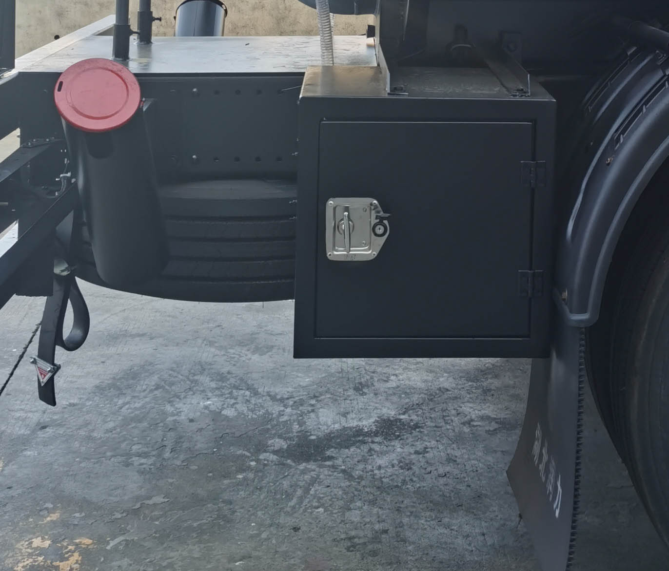 潤知星牌SCS5262GRYDFH6易燃液體罐式運輸車公告圖片