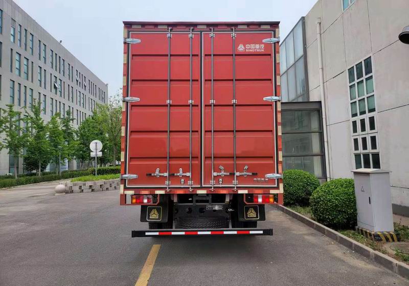 豪沃牌ZZ5167XXYH4715F1廂式運(yùn)輸車公告圖片