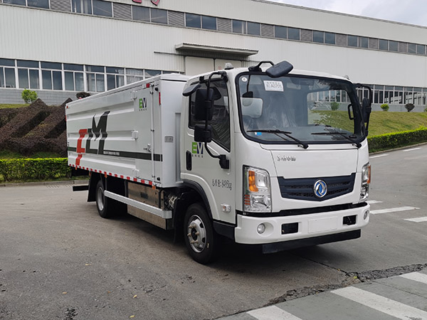福龍馬牌FLM5080XTYDTBEV純電動(dòng)密閉式桶裝垃圾車公告圖片