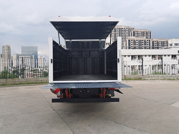 福龍馬牌FLM5080XTYDTBEV純電動(dòng)密閉式桶裝垃圾車公告圖片