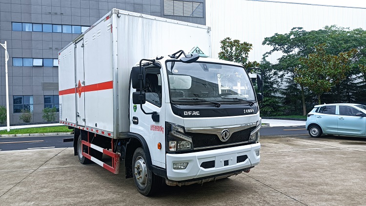 順風(fēng)智造牌SFZ5100XQYE6爆破器材運(yùn)輸車公告圖片