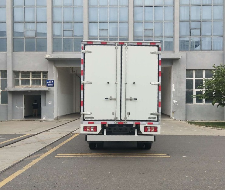 宇通牌ZKH5043XXYBEV3A純電動(dòng)廂式運(yùn)輸車公告圖片