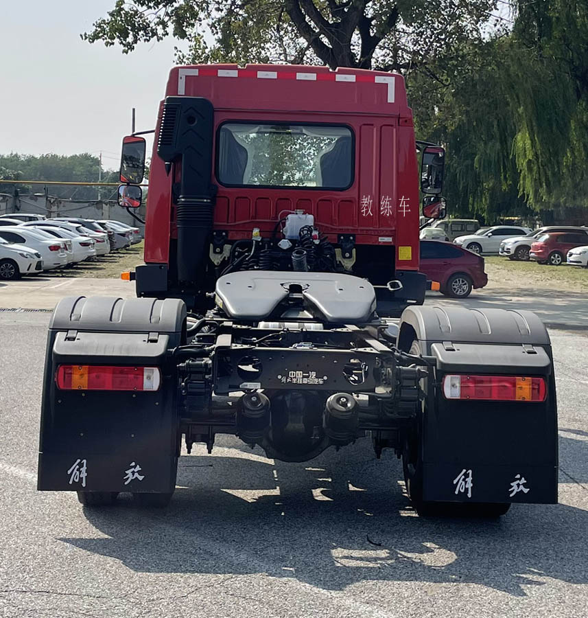 解放牌CA5080XLHPK2E6A80牵引教练车公告图片