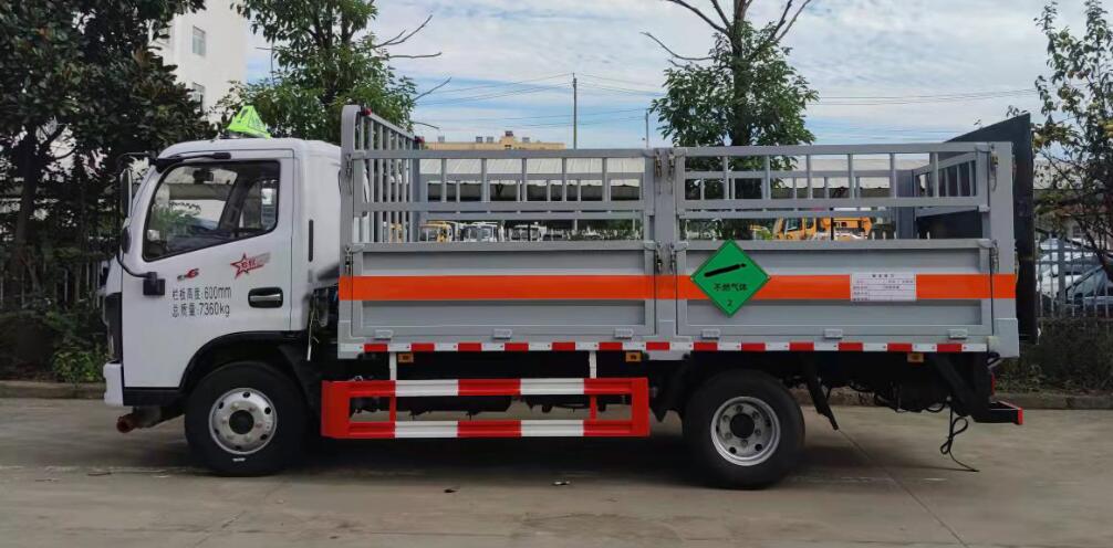 中汽力威牌HLW5075TQPEQ6氣瓶運(yùn)輸車(chē)公告圖片