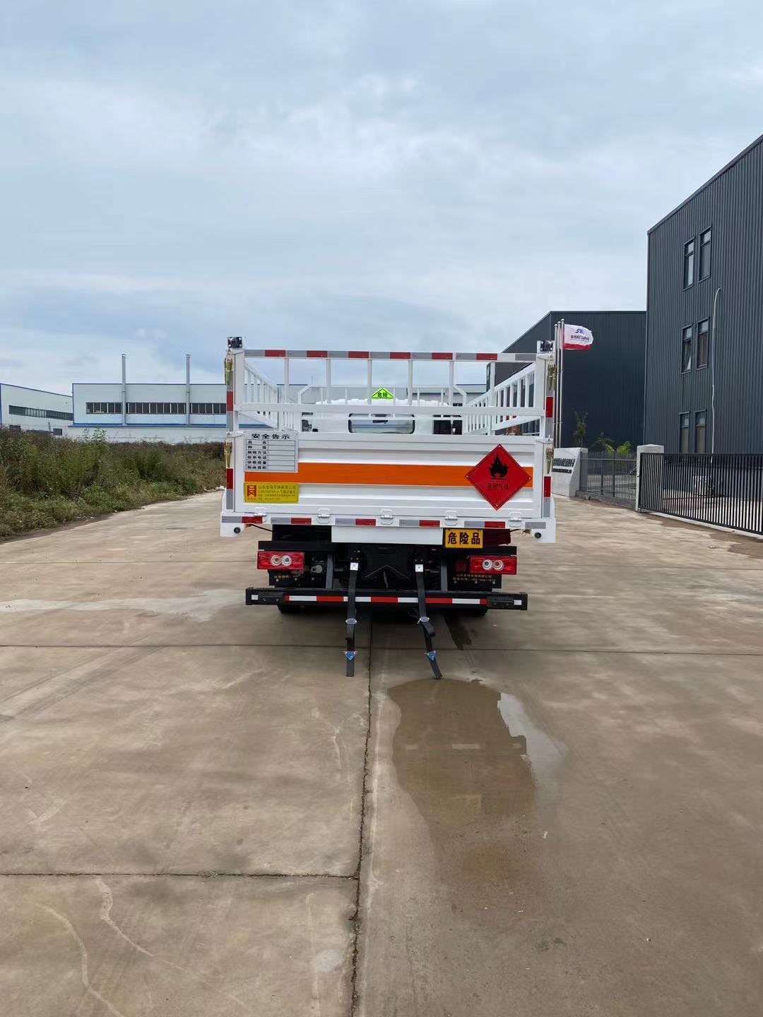 鴻星達牌SJR5100TQP-6氣瓶運輸車公告圖片