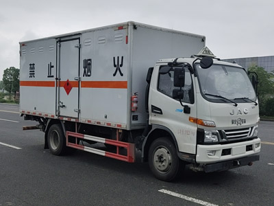 江特牌JDF5120XRYHFC6易燃液體廂式運(yùn)輸車公告圖片