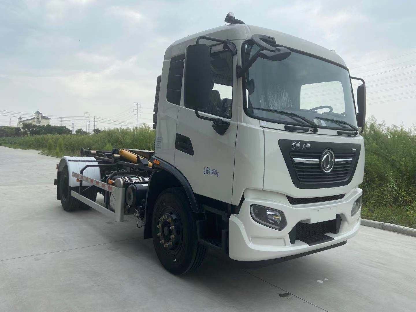 深高藍(lán)德牌DZH5181ZXXDFE6車廂可卸式垃圾車公告圖片