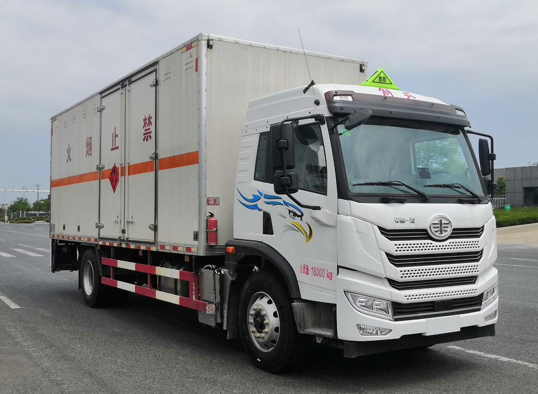 炎帝牌SZD5181XRYCA6易燃液體廂式運輸車公告圖片