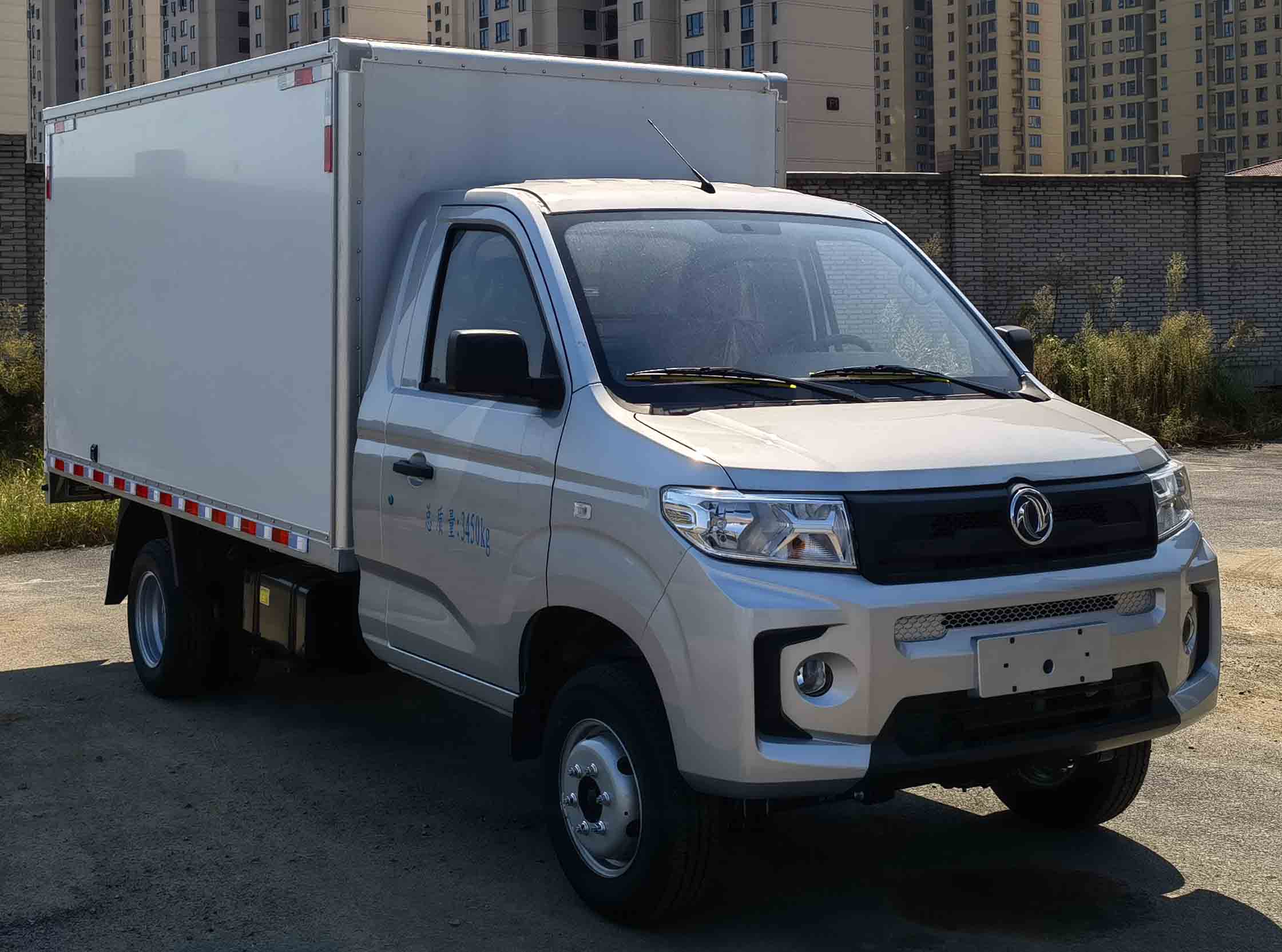 東風(fēng)牌DXK5031XXYK19HL廂式運(yùn)輸車公告圖片