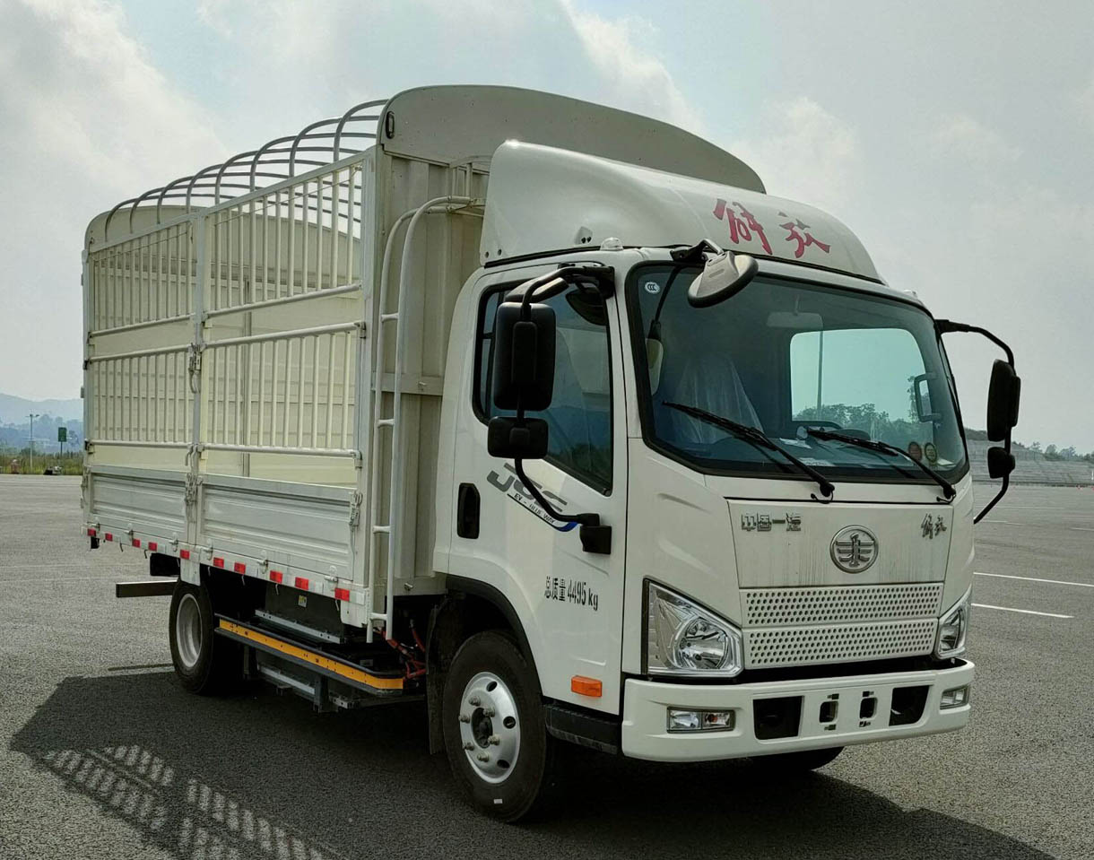 解放牌CA5040CCYP40L3BEVA84純電動(dòng)倉(cāng)柵式運(yùn)輸車(chē)公告圖片