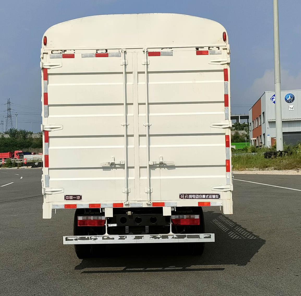 解放牌CA5040CCYP40L3BEVA84純電動(dòng)倉(cāng)柵式運(yùn)輸車(chē)公告圖片