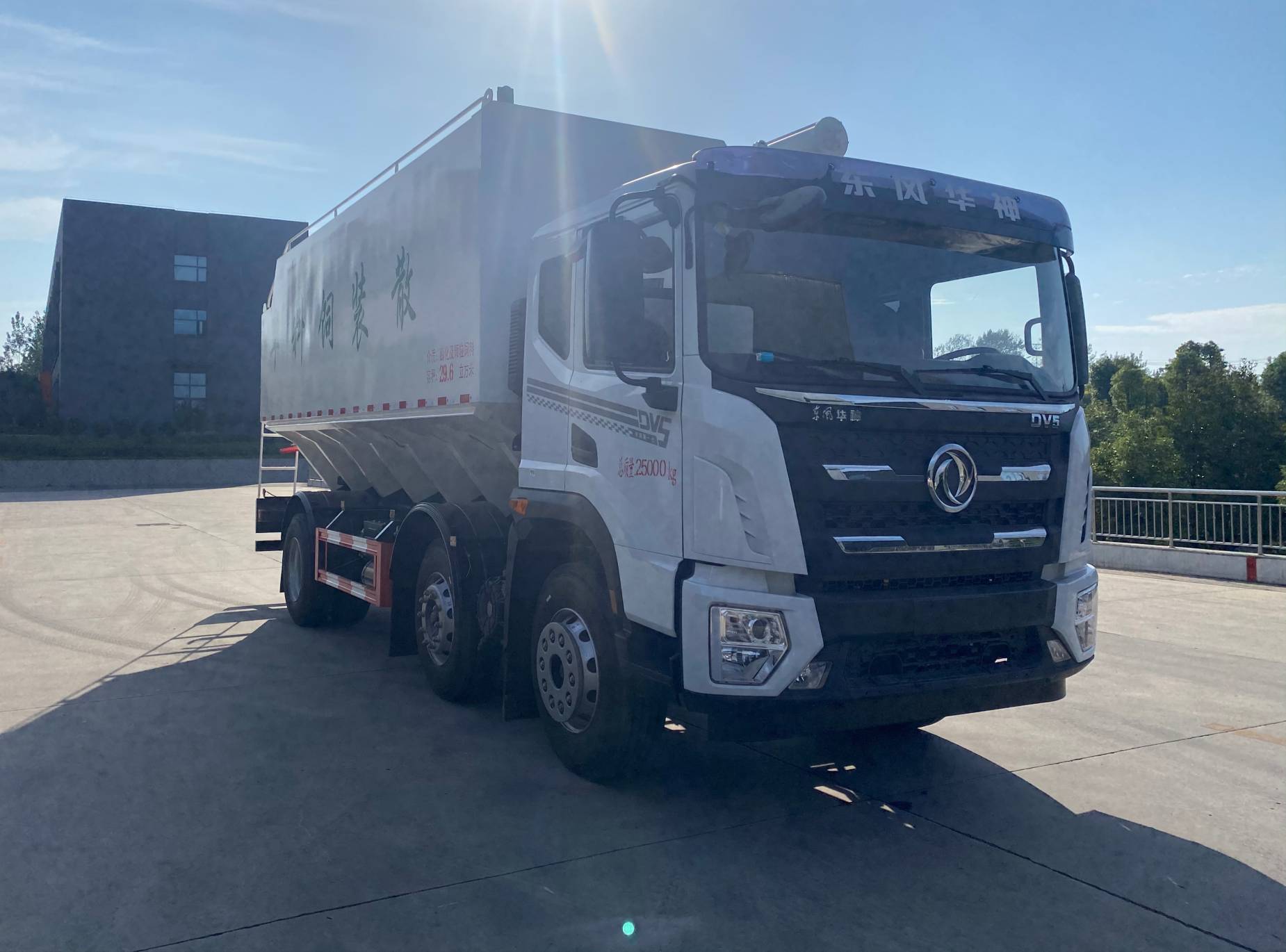 楚韻牌EZW5256ZSLE6散裝飼料運輸車公告圖片