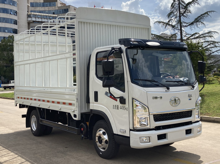 解放牌CA5040CCYK6L3E6-3倉(cāng)柵式運(yùn)輸車公告圖片