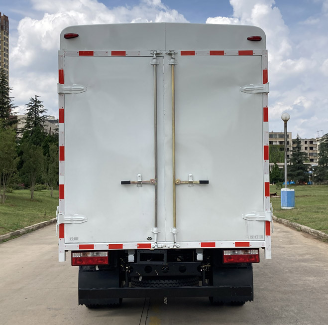 解放牌CA5040CCYK6L3E6-3倉(cāng)柵式運(yùn)輸車公告圖片