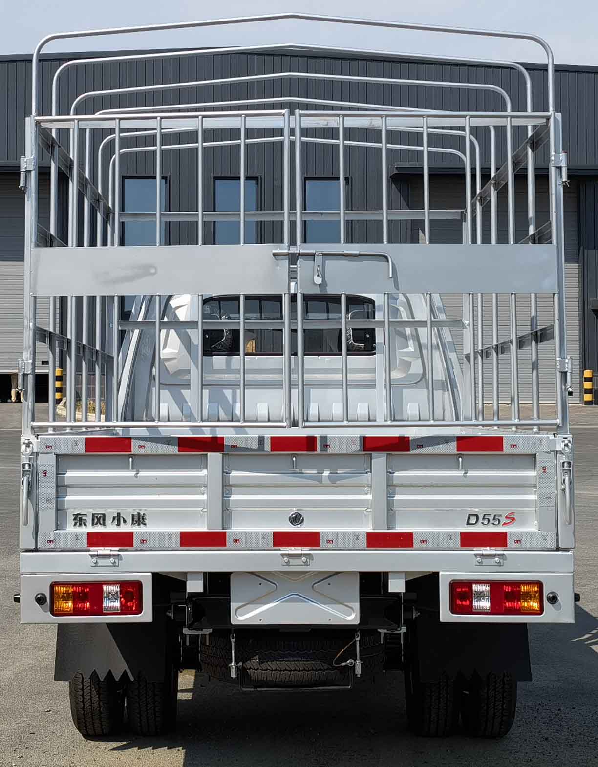 東風(fēng)牌DXK5031CCYK22HL倉(cāng)柵式運(yùn)輸車公告圖片