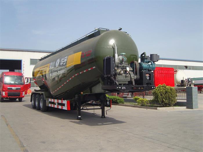 华宇达牌13米28.3吨3轴粉粒物料运输半挂车(LHY9409AGFL)