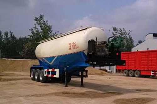 鲁郓万通牌11米30.5吨3轴低密度粉粒物料运输半挂车(YFW9400GFL)