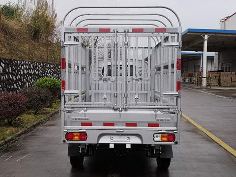 五菱牌LQG5029CCYQP6倉(cāng)柵式運(yùn)輸車(chē)公告圖片